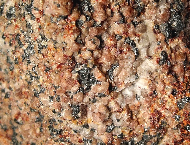 zincite red spots with willemite and franklinite