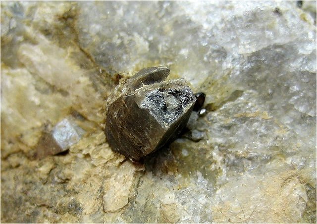 zircon brown broken crystal